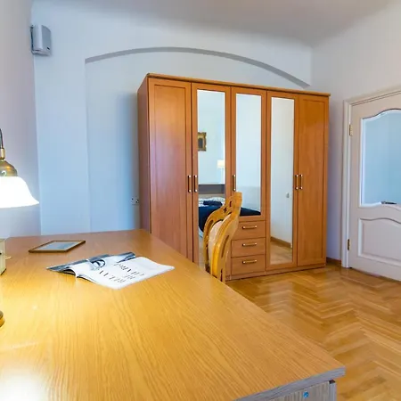 Classic Style In The Center Of Appartement *