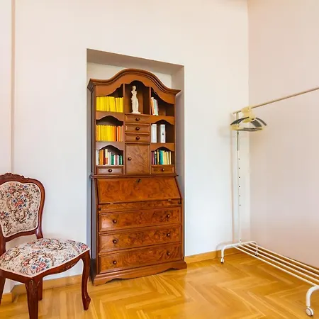 Classic Style In The Center Of Appartement *