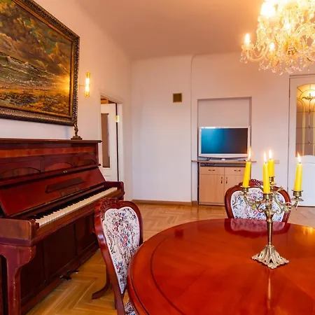 Classic Style In The Center Of Appartement *