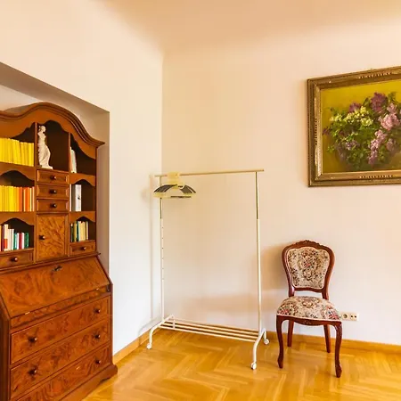 Classic Style In The Center Of Appartement *